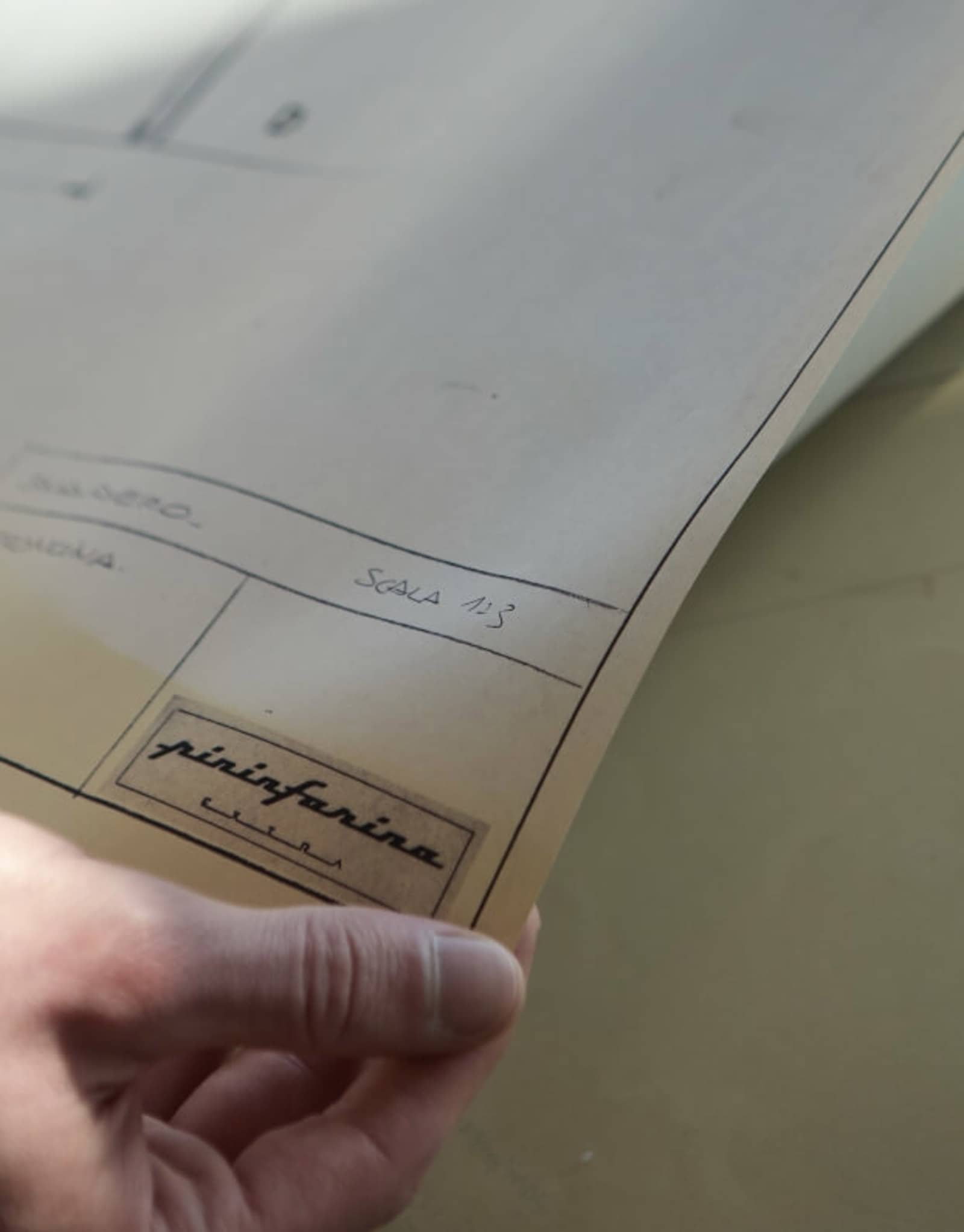 Détail signature Pininfarina sur la cuisine Ola